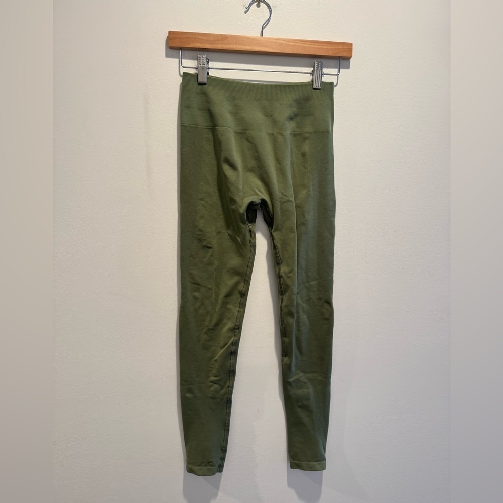 Alphalete Women’s Amplify Olive Butt Scrunch Leggings
